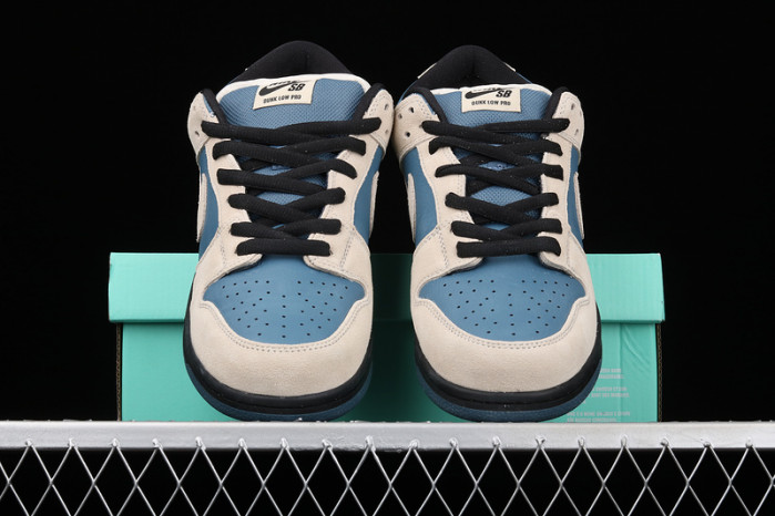 nike sb dunk low light cream thunderstorm bq6817-200