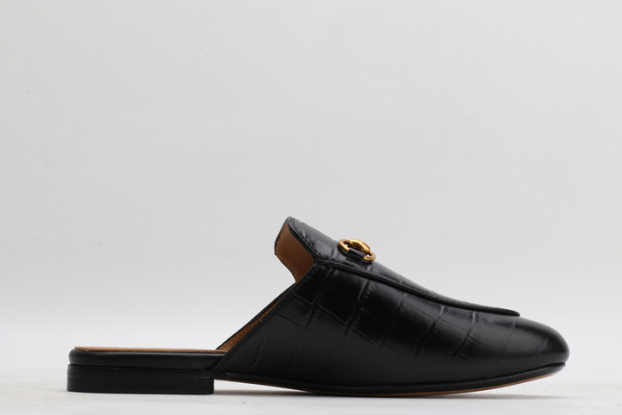 guc loafer