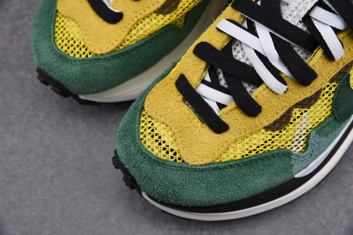 nike vaporwaffle sacai tour yellow cv1363-700