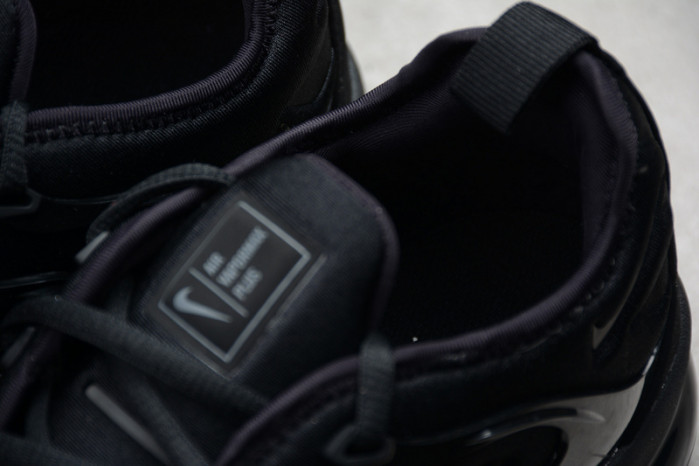 nike air vapormax plus triple black 924453-004