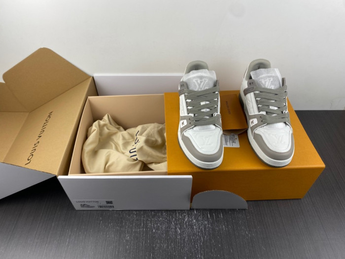 2023 l**is V*t*n lv trainer 25292