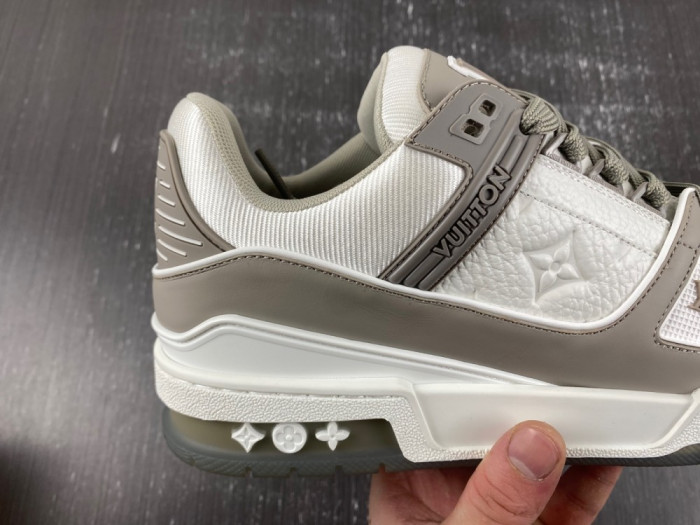 2023 l**is V*t*n lv trainer 25292