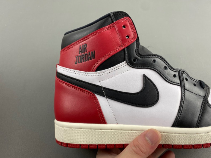 air jordan 1 high og “black toe reimagined” dz5485-106
