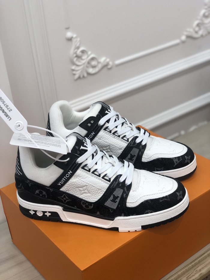 2022 l**is V*t*n lv trainer 2525