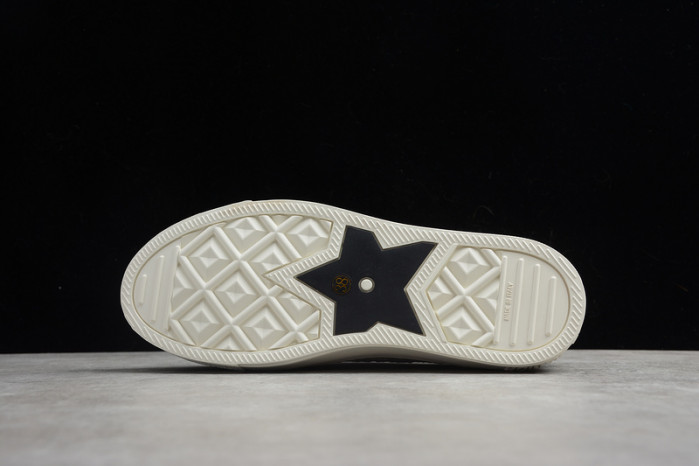 D*or b23 homme kaws h903p170