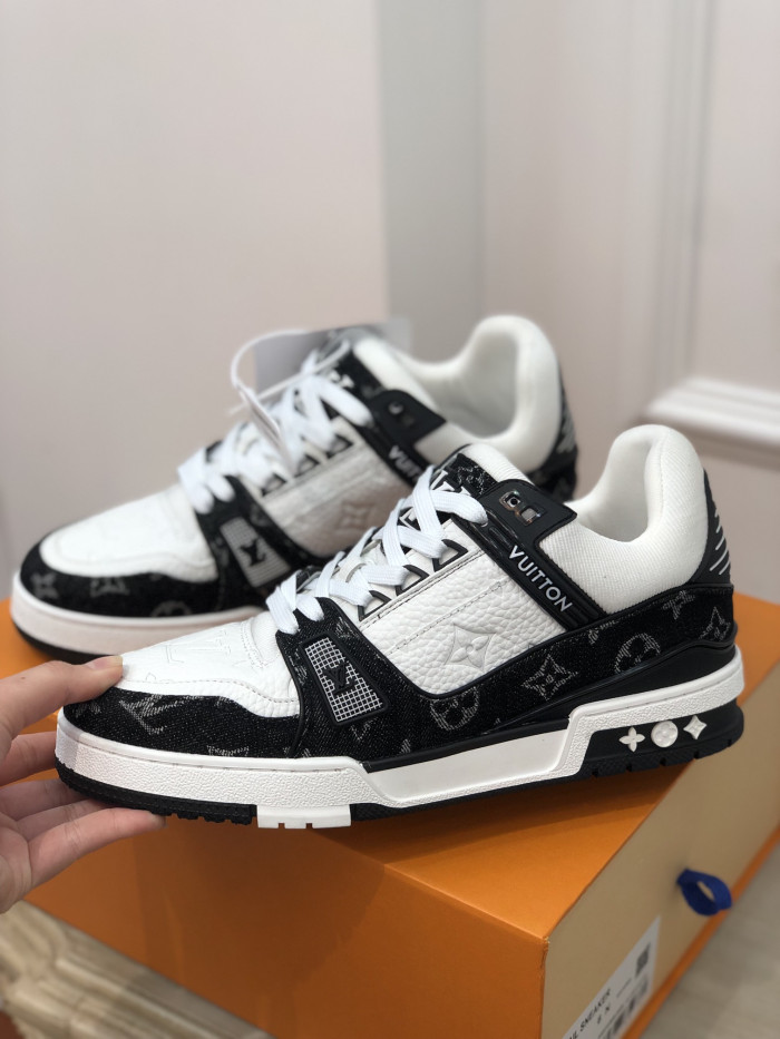 2022 l**is V*t*n lv trainer 2525