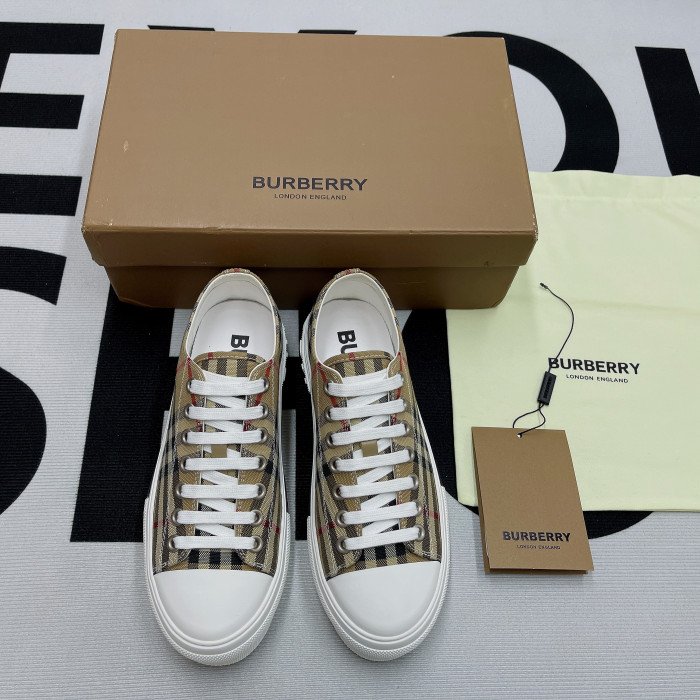BURBERRY SNEAKER